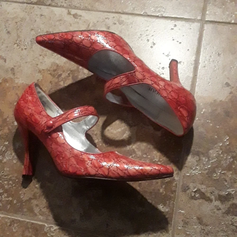 Red Shoes - Picture 3 of 8